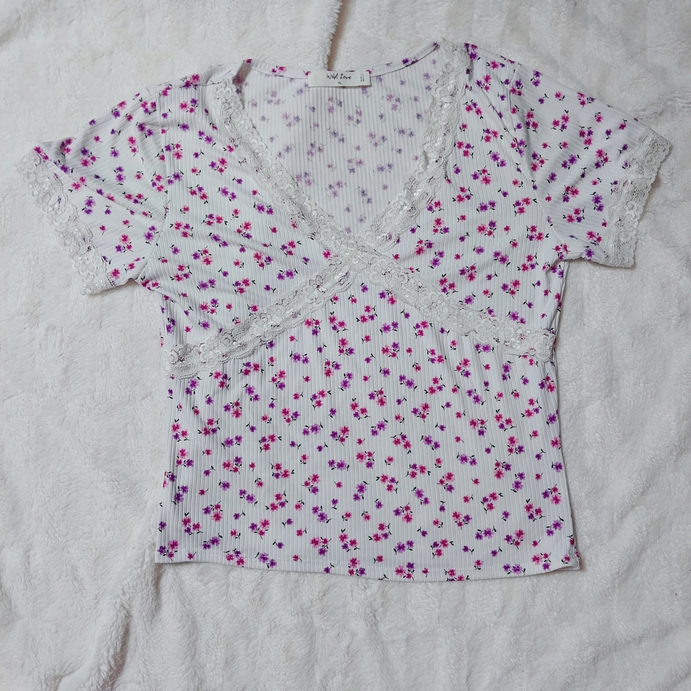 Chic Floral Lace-Trimmed V-Neck Top
